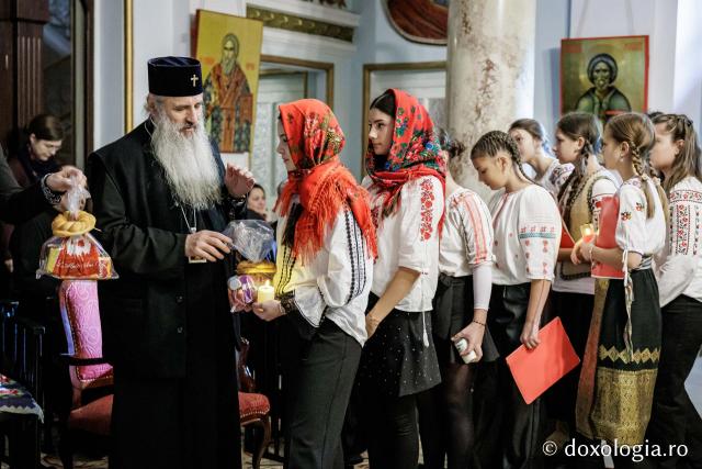 Colegiul „Mihail Sadoveanu” din Pașcani – Colindători la Reședința Mitropolitană 2025