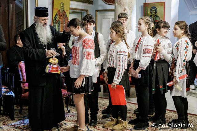 Colegiul „Mihail Sadoveanu” din Pașcani – Colindători la Reședința Mitropolitană 2025