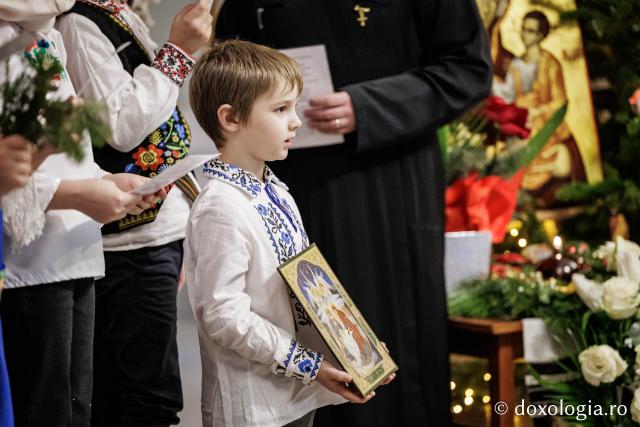 Parohia Vrătești – Colindători la Reședința Mitropolitană 2025