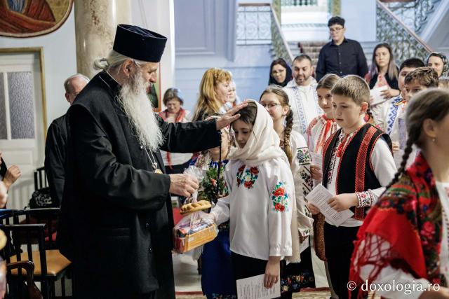 Parohia Vrătești – Colindători la Reședința Mitropolitană 2025