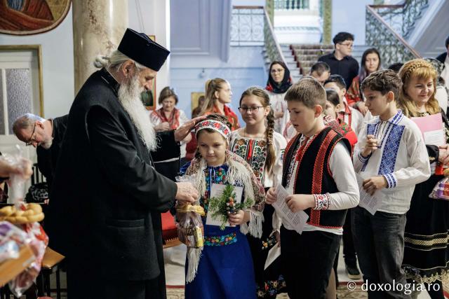 Parohia Vrătești – Colindători la Reședința Mitropolitană 2025