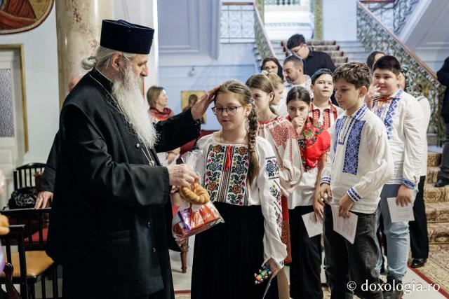 Parohia Vrătești – Colindători la Reședința Mitropolitană 2025
