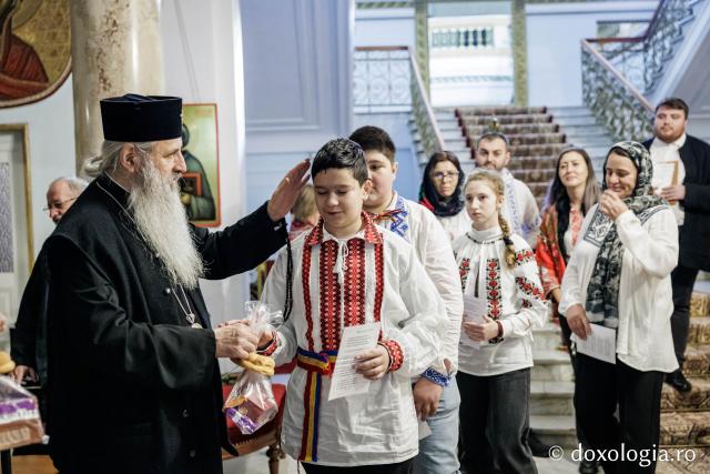 Parohia Vrătești – Colindători la Reședința Mitropolitană 2025