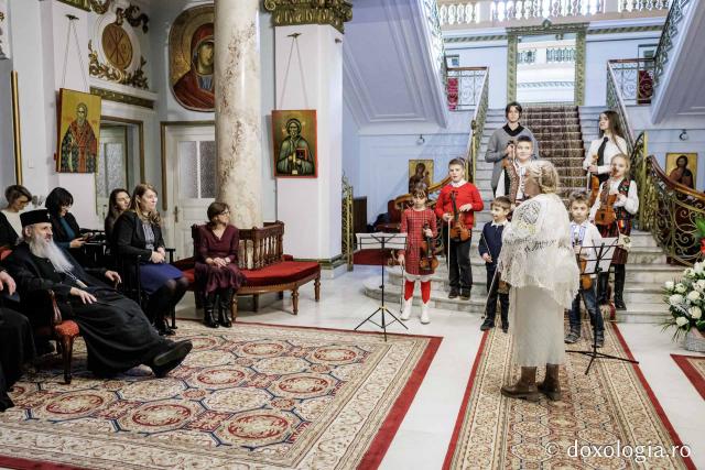 Colegiul de Artă „Octav Băncilă” Iași – Colindători la Reședința Mitropolitană 2025