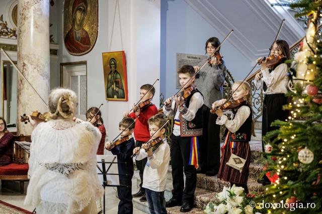 Colegiul de Artă „Octav Băncilă” Iași – Colindători la Reședința Mitropolitană 2025