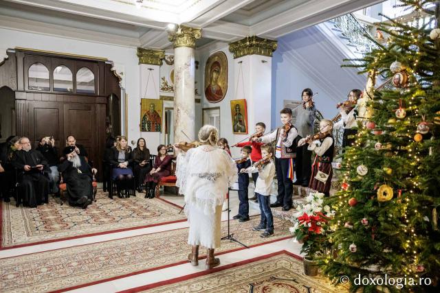 Colegiul de Artă „Octav Băncilă” Iași – Colindători la Reședința Mitropolitană 2025