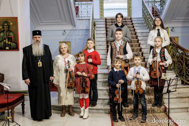 Colegiul de Artă „Octav Băncilă” Iași – Colindători la Reședința Mitropolitană 2025
