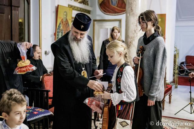 Colegiul de Artă „Octav Băncilă” Iași – Colindători la Reședința Mitropolitană 2025