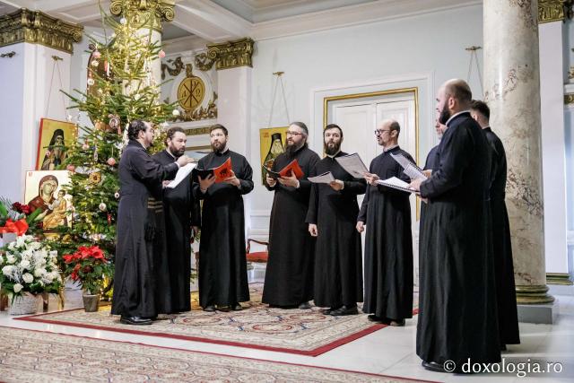 Corul Apostolii – Colindători la Reședința Mitropolitană 2025