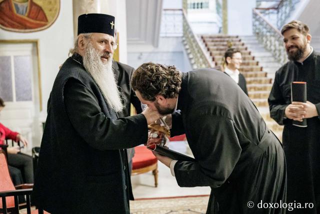 Corul Apostolii – Colindători la Reședința Mitropolitană 2025