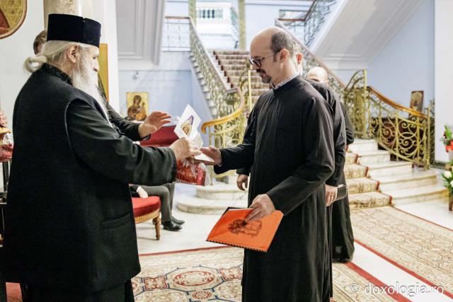 Corul Apostolii – Colindători la Reședința Mitropolitană 2025