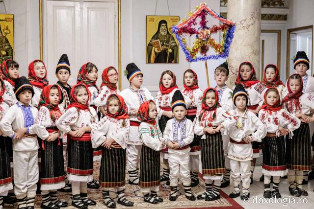 Ansamblul Hurgheșul și Hurgheșelu din parohia Feredeni – Colindători la Reședința Mitropolitană 2025