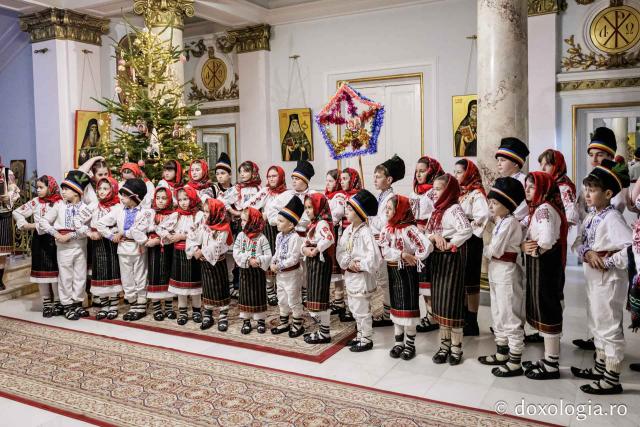 Ansamblul Hurgheșul și Hurgheșelu din parohia Feredeni – Colindători la Reședința Mitropolitană 2025