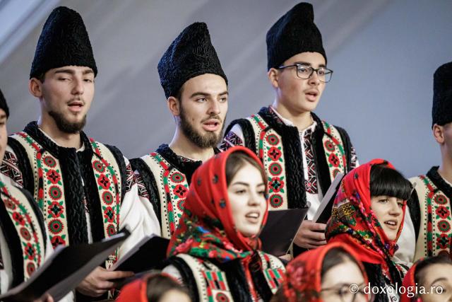 Ansamblul Hurgheșul și Hurgheșelu din parohia Feredeni – Colindători la Reședința Mitropolitană 2025