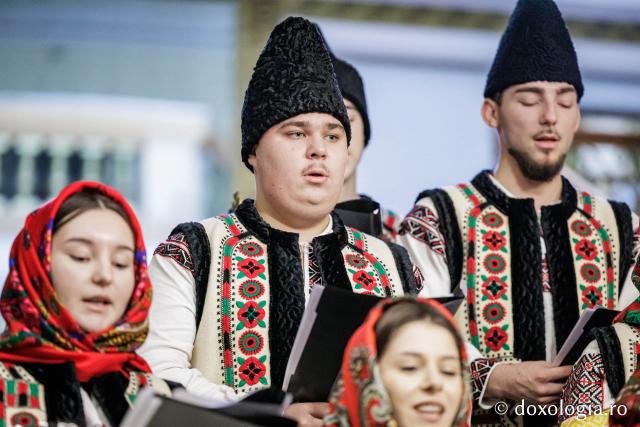 Ansamblul Hurgheșul și Hurgheșelu din parohia Feredeni – Colindători la Reședința Mitropolitană 2025