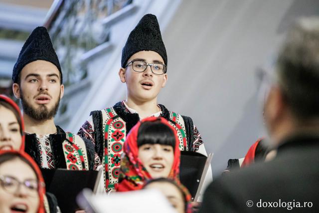 Ansamblul Hurgheșul și Hurgheșelu din parohia Feredeni – Colindători la Reședința Mitropolitană 2025