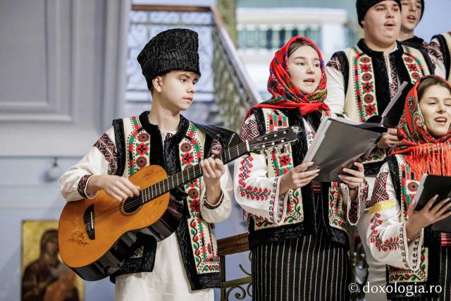 Ansamblul Hurgheșul și Hurgheșelu din parohia Feredeni – Colindători la Reședința Mitropolitană 2025