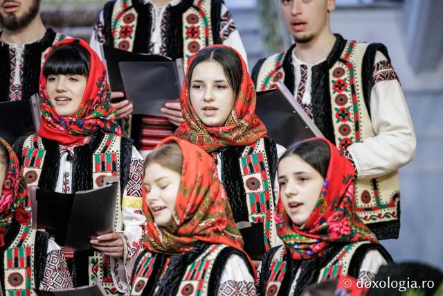 Ansamblul Hurgheșul și Hurgheșelu din parohia Feredeni – Colindători la Reședința Mitropolitană 2025