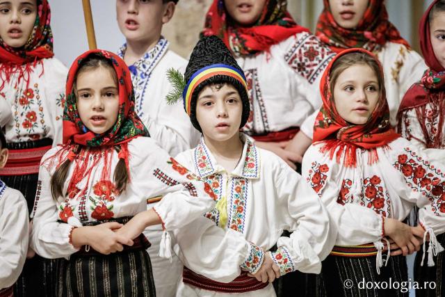 Ansamblul Hurgheșul și Hurgheșelu din parohia Feredeni – Colindători la Reședința Mitropolitană 2025