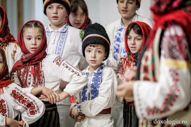 Ansamblul Hurgheșul și Hurgheșelu din parohia Feredeni – Colindători la Reședința Mitropolitană 2025
