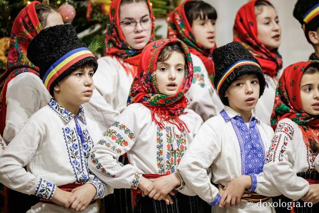 Ansamblul Hurgheșul și Hurgheșelu din parohia Feredeni – Colindători la Reședința Mitropolitană 2025