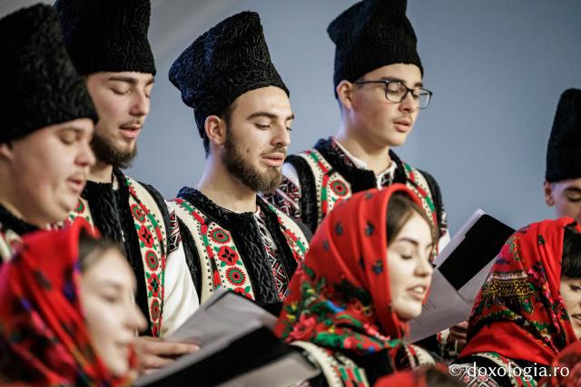 Ansamblul Hurgheșul și Hurgheșelu din parohia Feredeni – Colindători la Reședința Mitropolitană 2025