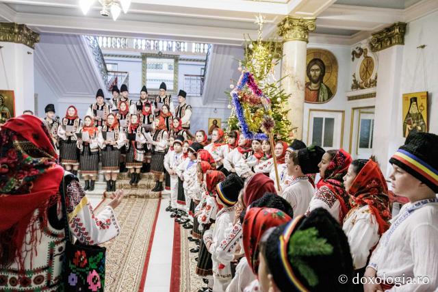 Ansamblul Hurgheșul și Hurgheșelu din parohia Feredeni – Colindători la Reședința Mitropolitană 2025