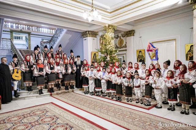 Ansamblul Hurgheșul și Hurgheșelu din parohia Feredeni – Colindători la Reședința Mitropolitană 2025
