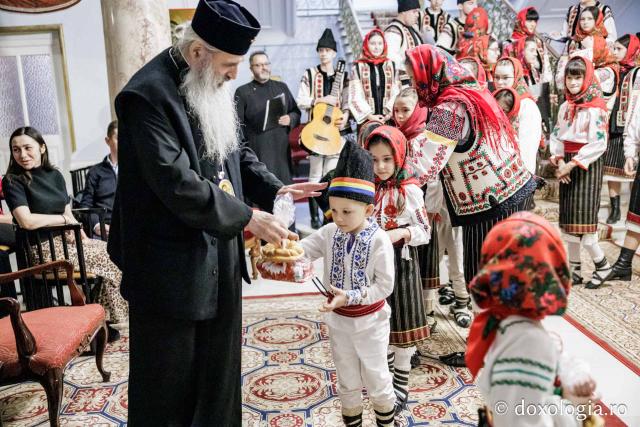 Ansamblul Hurgheșul și Hurgheșelu din parohia Feredeni – Colindători la Reședința Mitropolitană 2025