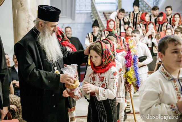 Ansamblul Hurgheșul și Hurgheșelu din parohia Feredeni – Colindători la Reședința Mitropolitană 2025