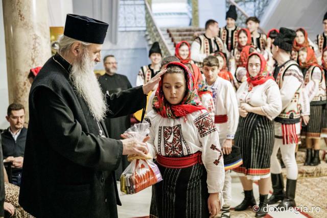 Ansamblul Hurgheșul și Hurgheșelu din parohia Feredeni – Colindători la Reședința Mitropolitană 2025