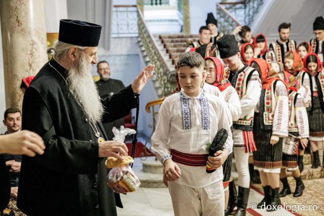 Ansamblul Hurgheșul și Hurgheșelu din parohia Feredeni – Colindători la Reședința Mitropolitană 2025