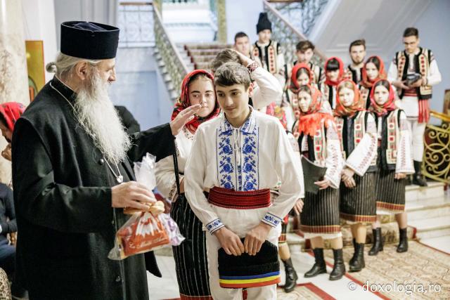 Ansamblul Hurgheșul și Hurgheșelu din parohia Feredeni – Colindători la Reședința Mitropolitană 2025