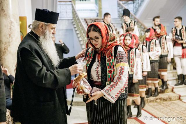 Ansamblul Hurgheșul și Hurgheșelu din parohia Feredeni – Colindători la Reședința Mitropolitană 2025