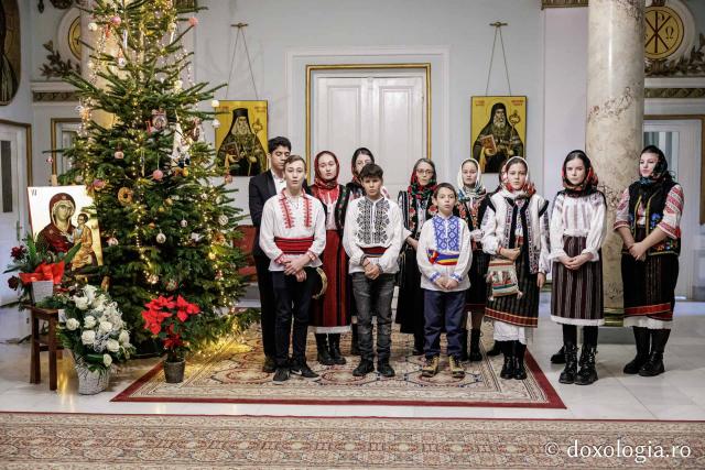 Parohia Hârlău – Colindători la Reședința Mitropolitană 2025