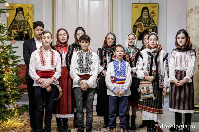 Parohia Hârlău – Colindători la Reședința Mitropolitană 2025