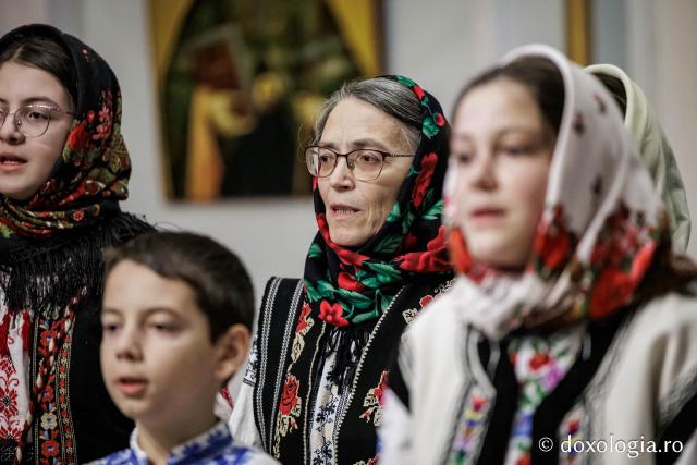 Parohia Hârlău – Colindători la Reședința Mitropolitană 2025