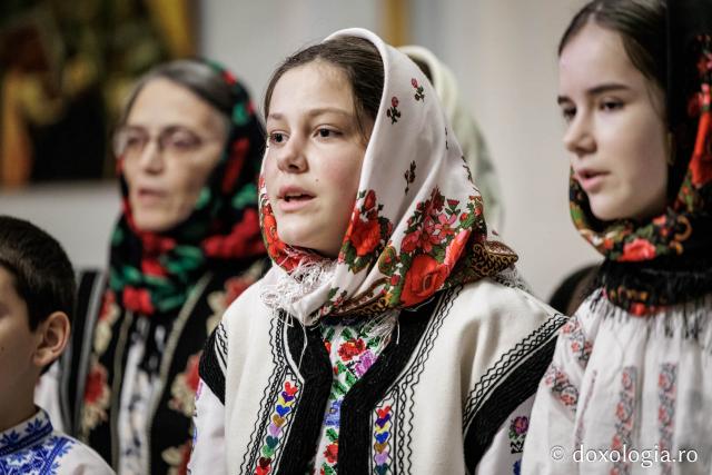 Parohia Hârlău – Colindători la Reședința Mitropolitană 2025