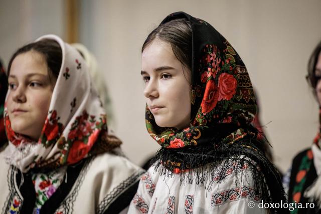 Parohia Hârlău – Colindători la Reședința Mitropolitană 2025