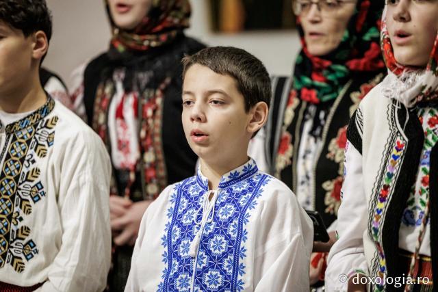 Parohia Hârlău – Colindători la Reședința Mitropolitană 2025