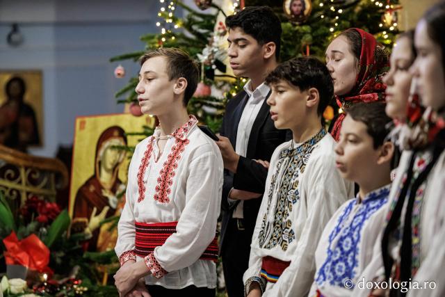 Parohia Hârlău – Colindători la Reședința Mitropolitană 2025