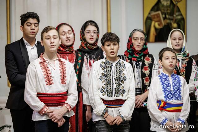 Parohia Hârlău – Colindători la Reședința Mitropolitană 2025