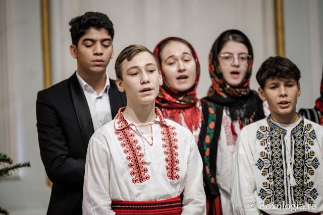 Parohia Hârlău – Colindători la Reședința Mitropolitană 2025