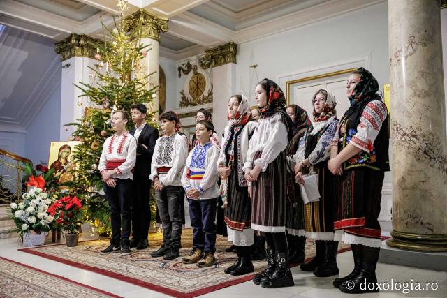 Parohia Hârlău – Colindători la Reședința Mitropolitană 2025