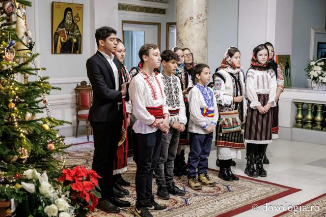Parohia Hârlău – Colindători la Reședința Mitropolitană 2025