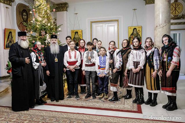 Parohia Hârlău – Colindători la Reședința Mitropolitană 2025