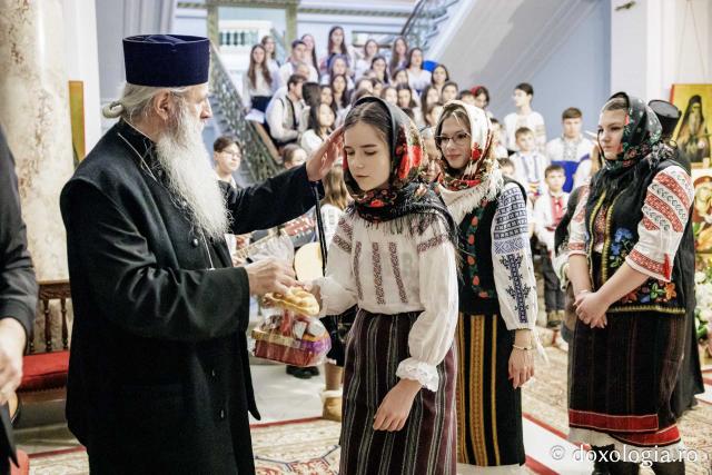 Parohia Hârlău – Colindători la Reședința Mitropolitană 2025