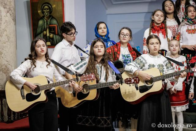  Parohia Rădeni din Protopopiatul Tg. Neamț – Colindători la Reședința Mitropolitană 2025