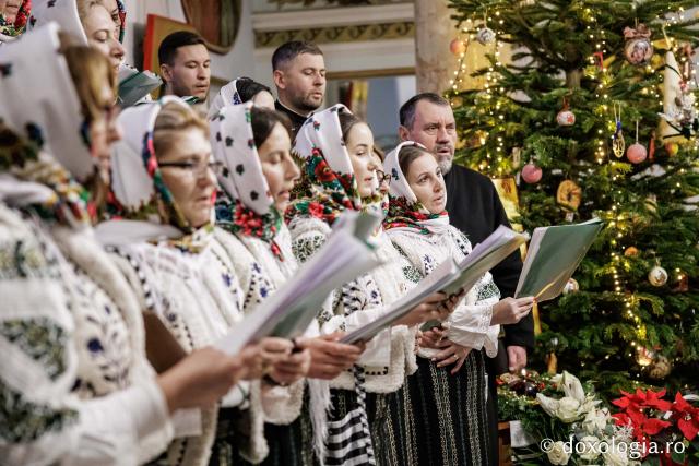 Corul Bucuria Credinței din Parohia Ciurea – Colindători la Reședința Mitropolitană 2025