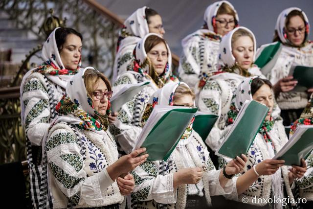 Corul Bucuria Credinței din Parohia Ciurea – Colindători la Reședința Mitropolitană 2025